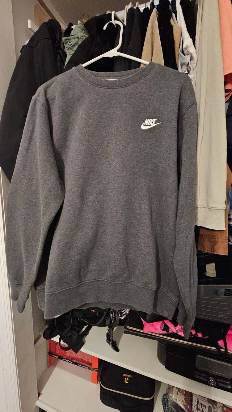 Nike Vintage Gray Embroidered Swoosh Crewneck Sweatshirt Men’s Made in Jordan